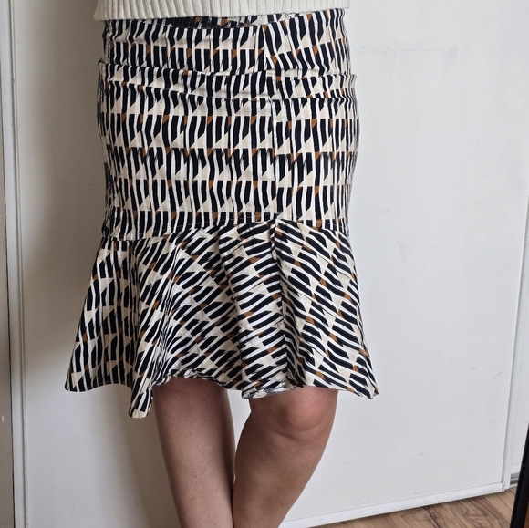 Patterned Skirt - Picture 4 of 7